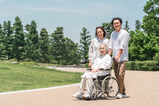 車椅子の母と家族